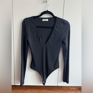 Aritzia Babaton contour v-neck long sleeve bodysuit